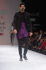 Model walk the ramp for Abhishek Dutta Shinde show at Lakme Fashion Week Day 4 on 6th Aug 2012 (3).JPG